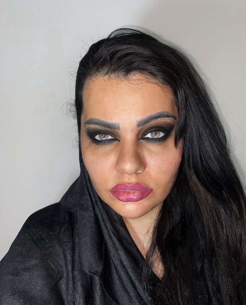 ازاده زرگران هستم